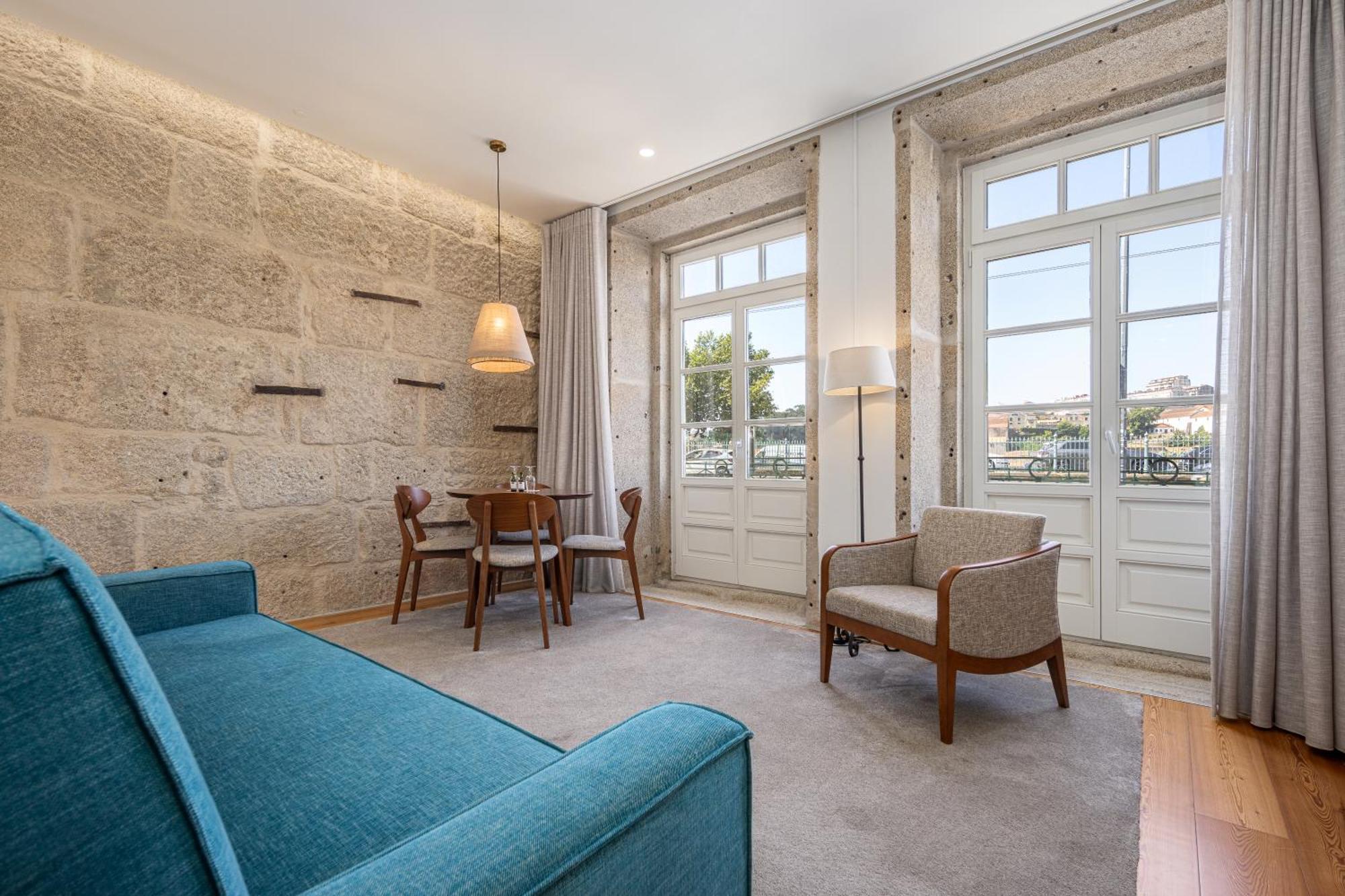 Family Room,1692141059:JPEG